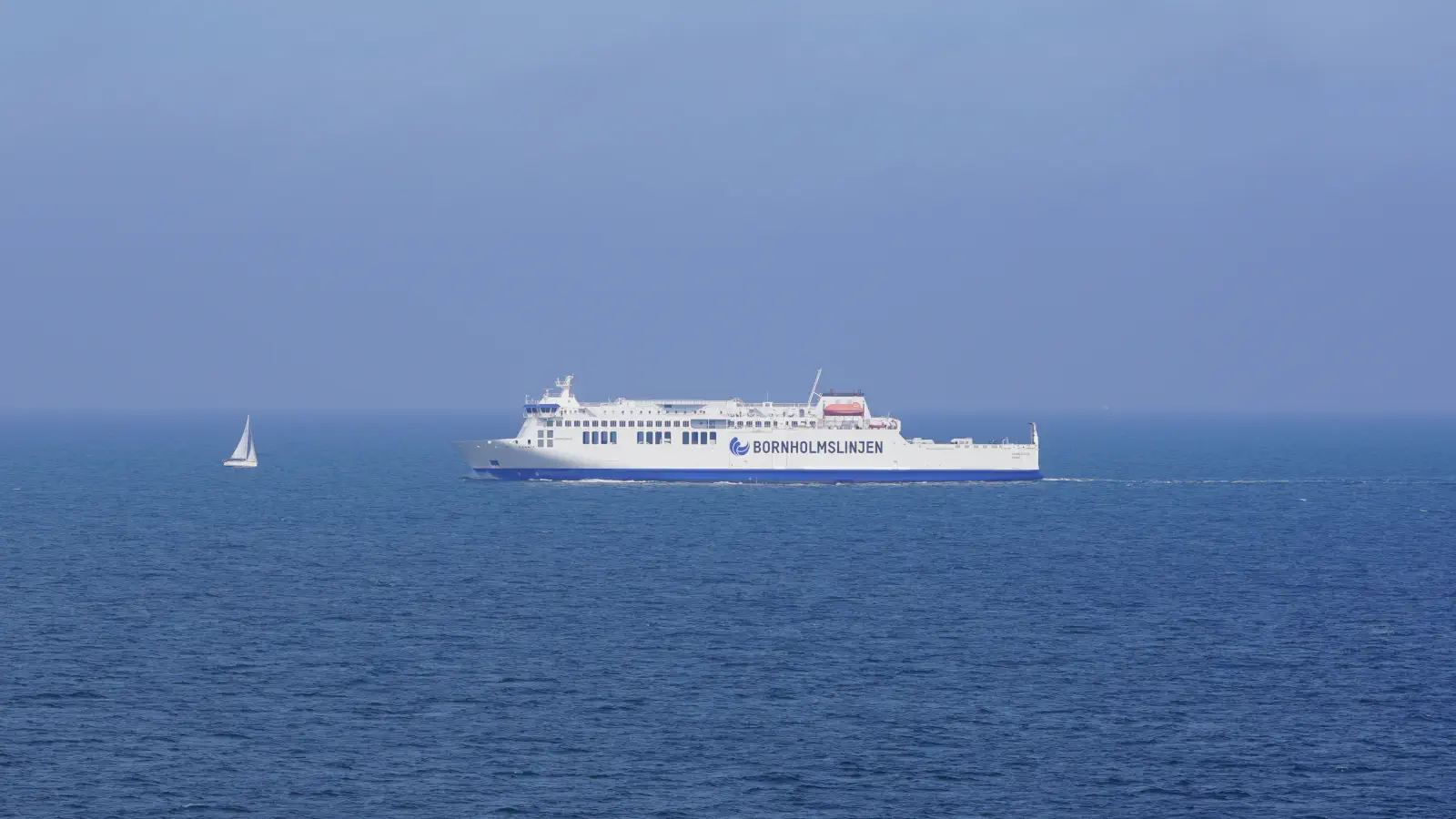 Veerboot Bornholmslinjen De Hammershus van de Deense rederij op weg naar Bornholm.
