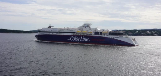 De Color Line Veerboot SuperSpeed 1 in de haven van Kristiansand met vertrek naar Hirtshals.