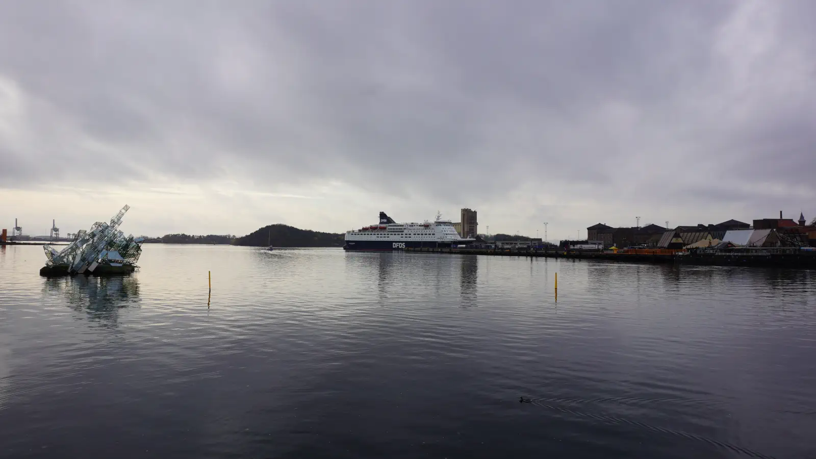 Veerboot De DFDS- Crown Seaways bij de veerbootterminal in de Noorse hoofdstad Oslo.