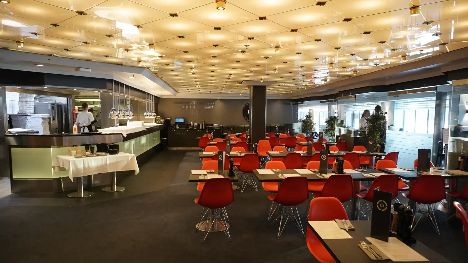 Veerboot Het Italiaanse restaurant Little Italy op de DFDS- Crown Seaways.