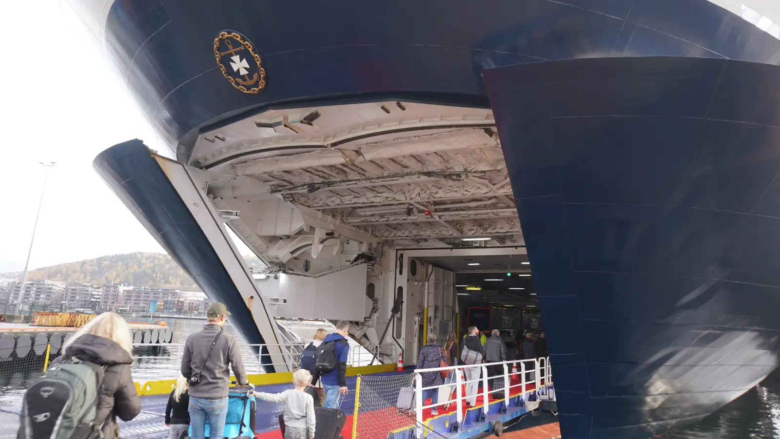 Veerboot Toegang tot het voertuigendek van de DFDS Crown Seaways.