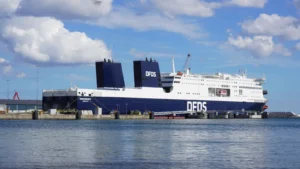 DFDS Seaways De Veerboot Aura Seaways van DFDS in Karlshamn.