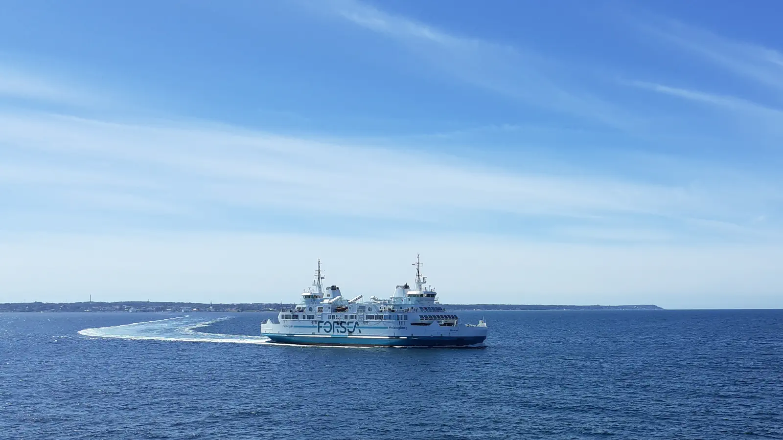 Veerboot De Hamlet vanuit Helsingör voordat hij de haven van Helsingborg binnenvaart.