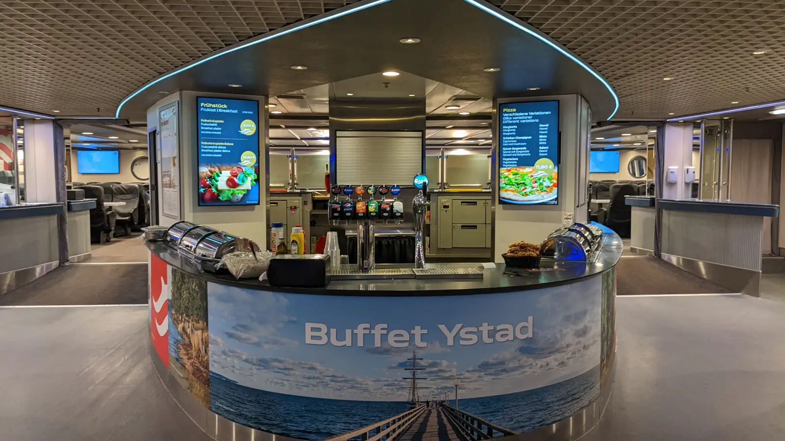 De buffetruimte in de Skane Jet bevindt zich naar het bovendek tussen de Business en Premium Economy ruimtes.