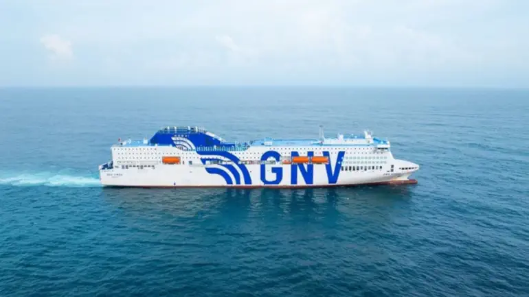 De Veerboot GNV VIRGO vaart naar de route Genua-Palermo.