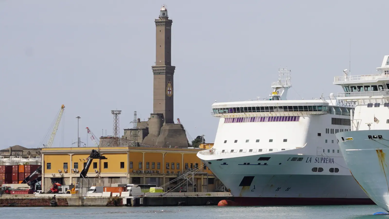 Veerboot La Suprema van GNV in Genua.