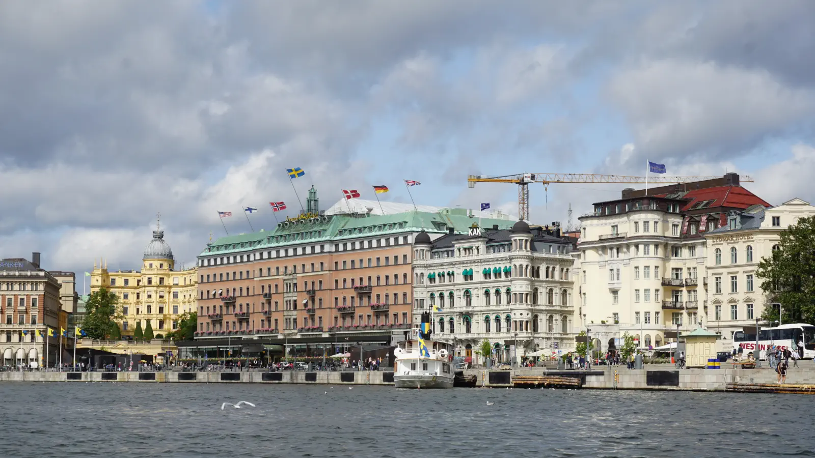 Uitzicht naar het Grand Hotel Stockholm en de Zweedse Handelsbank.