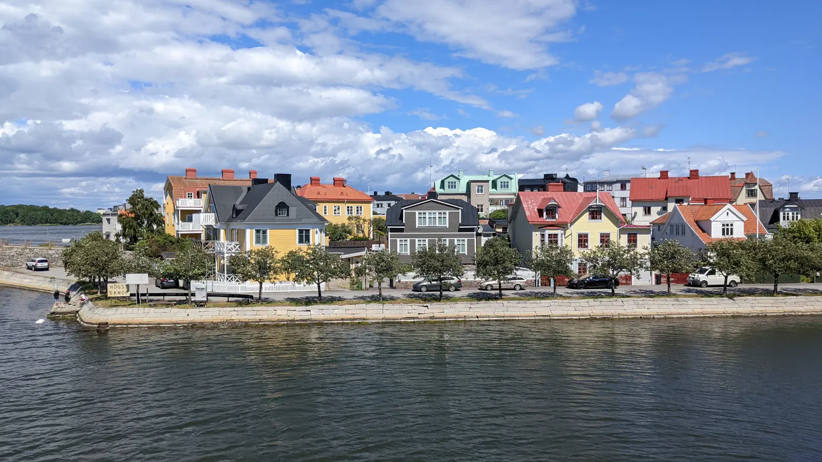 Uitzicht naar het kleine eiland Ekholmen in Karlskrona
