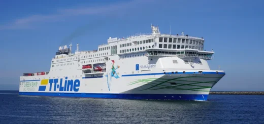 TT-Line Veerboot De nieuwe Nils Holgersson arriveert in de haven van Rostock vanuit Trelleborg