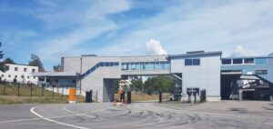 Nynashamn De veerbootterminal in Nynäshamn. Voetgangers en fietsers stappen hier in en uit.