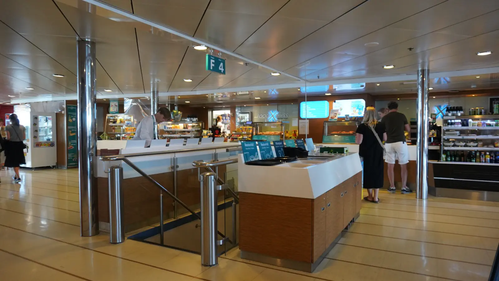 Das FoodXpress Restaurant auf einer der Öresundslinjen Fähren zwischen Helsingborg und Helsingör.