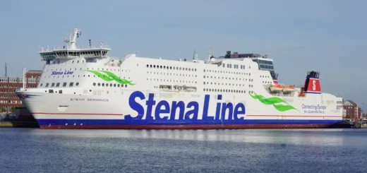 De Stena Line Veerboot Stena Germanica bij de veerbootterminal in Kiel.