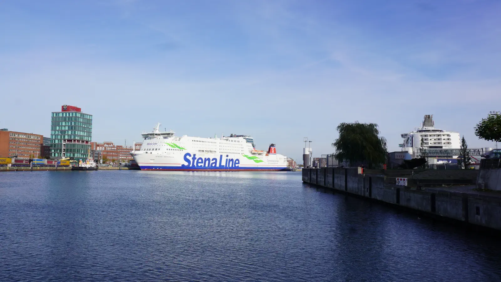 Veerboot Stena Line KielDe Stena Germanica van ligt afgemeerd aan de Schwedenkai in , kort voor vertrek naar Göteborg.