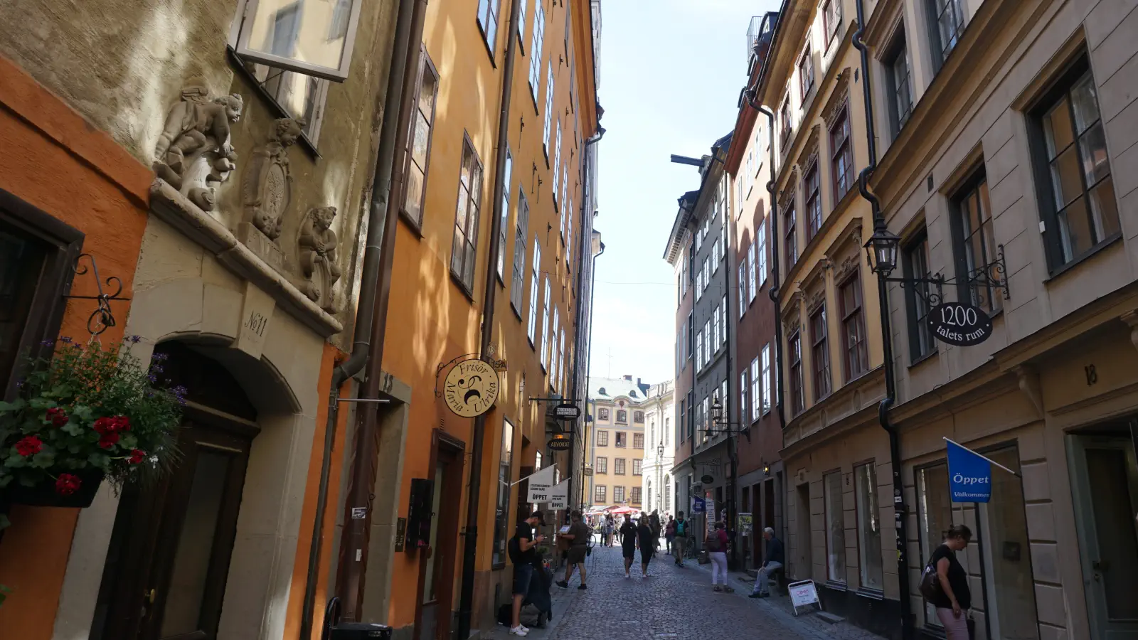 Gamla Stan - de smalle straatjes van Stockholm nodigen je uit om te slenteren en te winkelen.