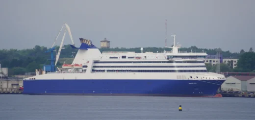 De Veerboot Superspeed IX (voorheen Atlantic Vision) ligt ook afgemeerd in de haven van Tallinn.
