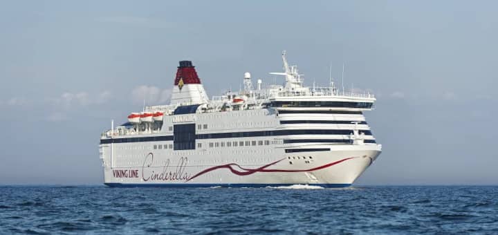 Veerboot Viking LineDe Assepoester van . Hier nog in haar witte jurk. Viking Line Veerboten Ze reist nu ook in het typische rood van .