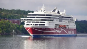 Viking Line Veerboot Viking Line Viking Grace in de archipel voor Stockholm vanuit Turku (Finland).
